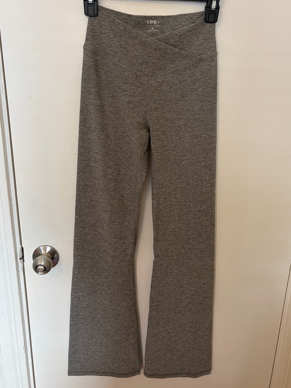 Abercrombie YPB Crossover Flare Legging Heathered Gray Ultra Soft Size Small
